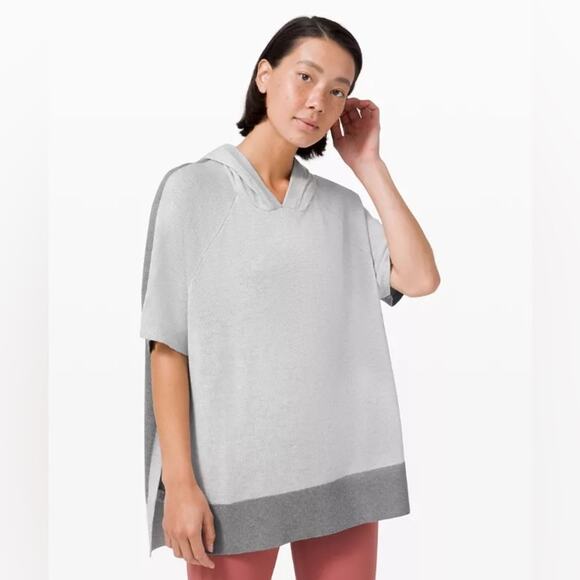 Lululemon Opened Up Hooded Poncho Hthrd Core Ultra Lt Grey/Hthrd Asphalt Grey ML - Picture 1 of 15